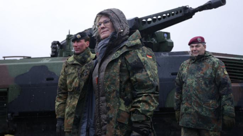 وزيرة الدفاع الألمانية تعتزم الاستقالة من منصبها